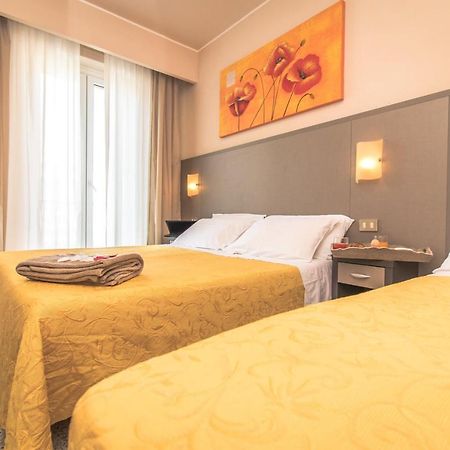 Hotel London Каттолика Экстерьер фото
