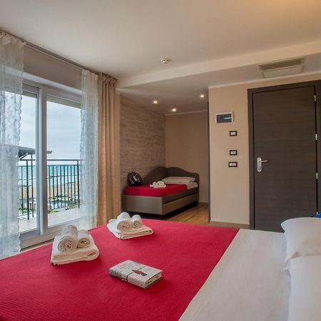 Hotel London Каттолика Экстерьер фото