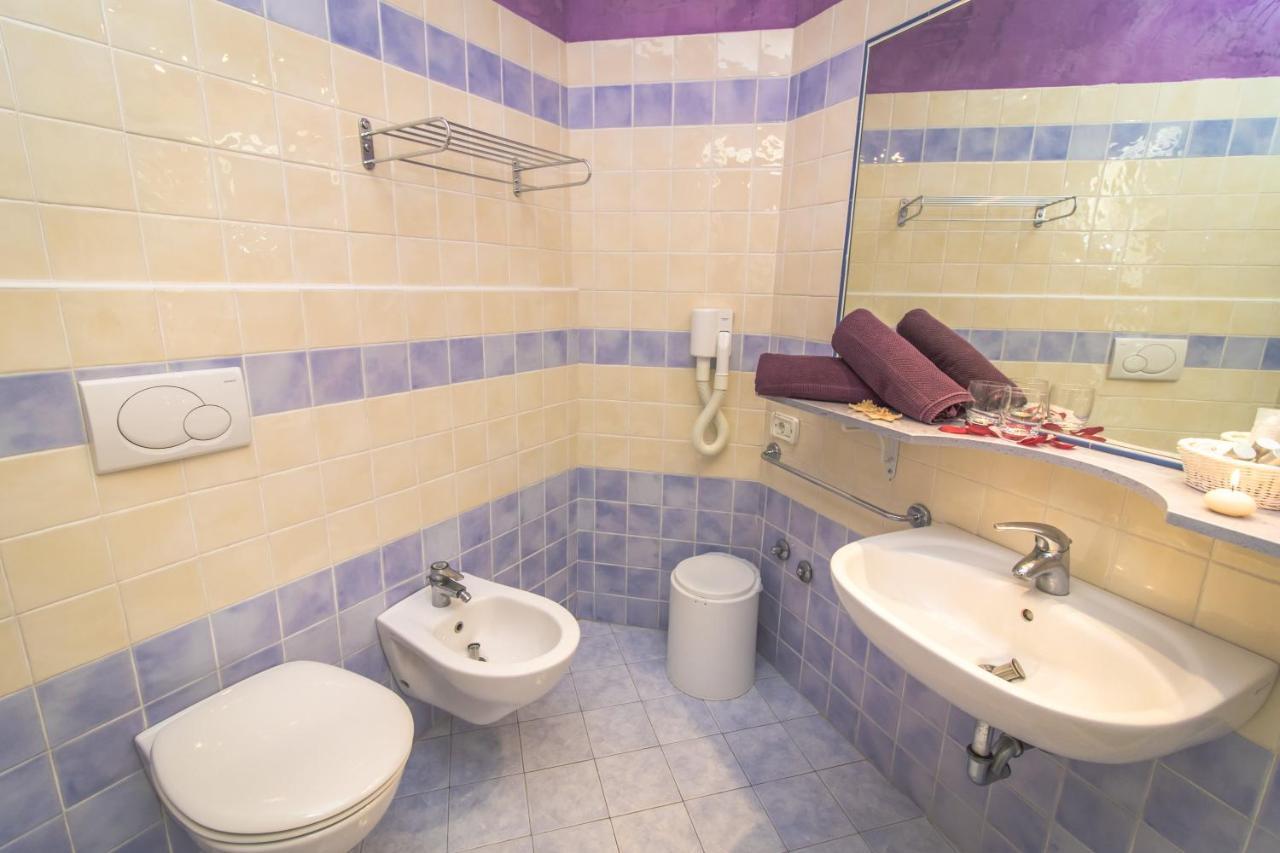 Hotel London Каттолика Экстерьер фото