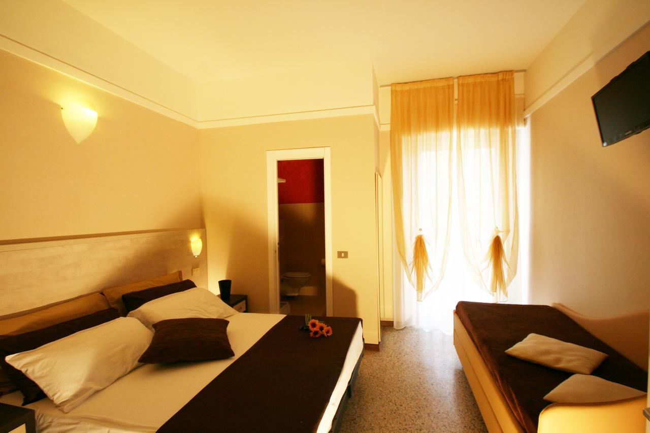 Hotel London Каттолика Экстерьер фото