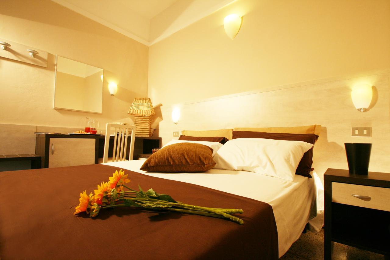 Hotel London Каттолика Экстерьер фото
